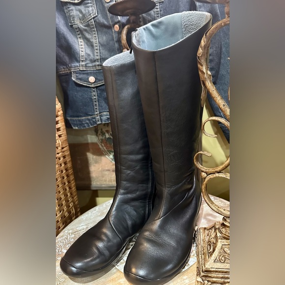 EUC Tsubu Black Leather Tall Riding Size